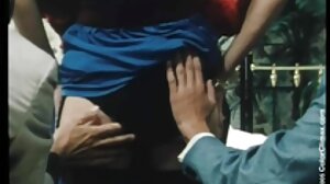 أمي المجيدة وابنتها يحصلان على شاعر المليون في سكسي هندي xnxx مبللهما الرطب