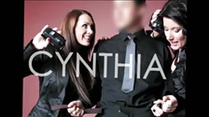 من الصعب ممارسة الجنس doggystyle سكسيهندي في الثلاثي فاتنة لاتينا قرنية