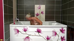 أحمر الشعر في سن المراهقة Rainia Belle موقع سكسي هندي الجوفاء في سيارة